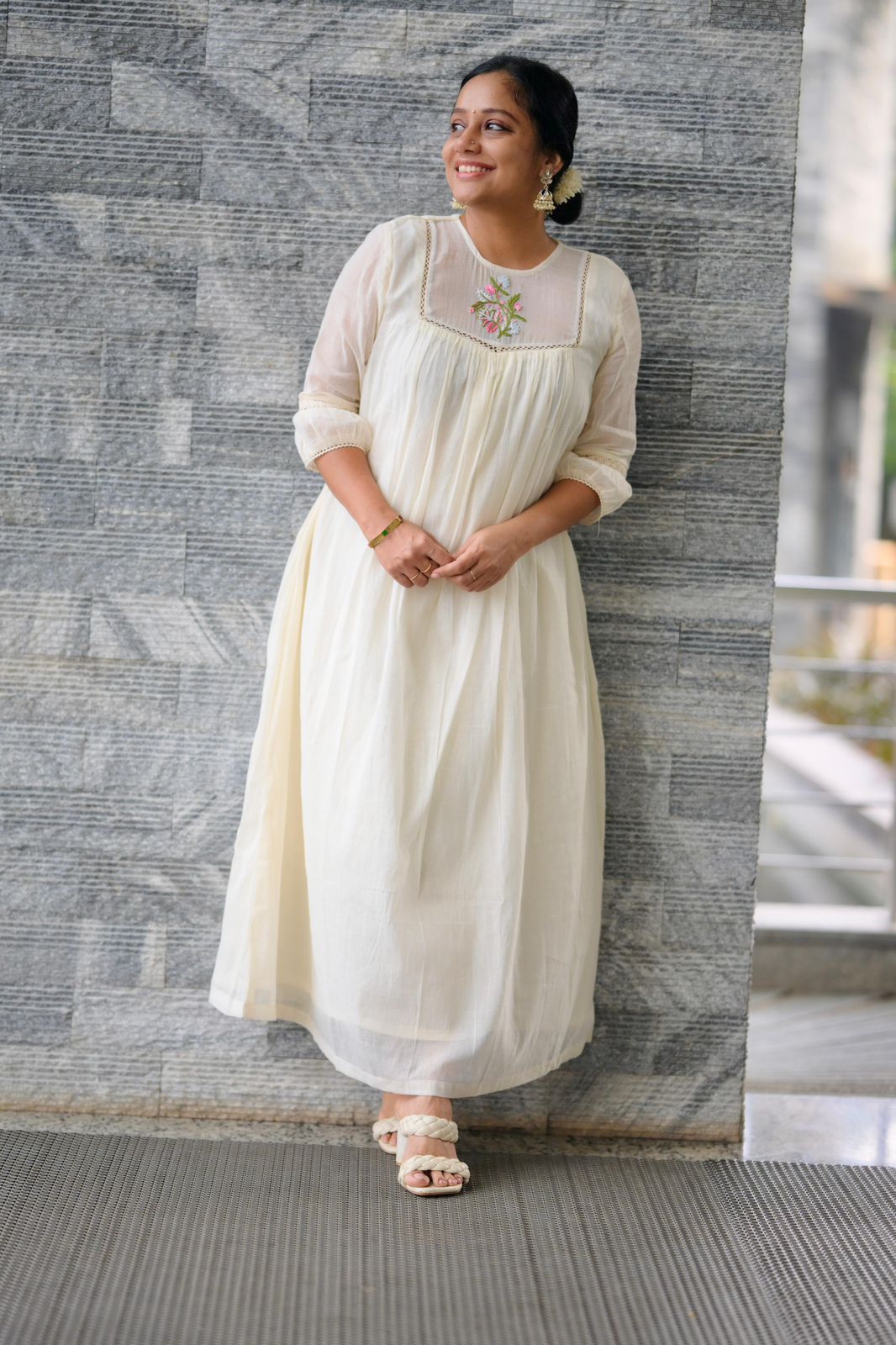 Mulmul with transparent yoke with thread embroidery Sd131-2890