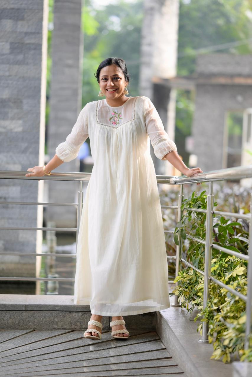 Mulmul with transparent yoke with thread embroidery Sd131-2890