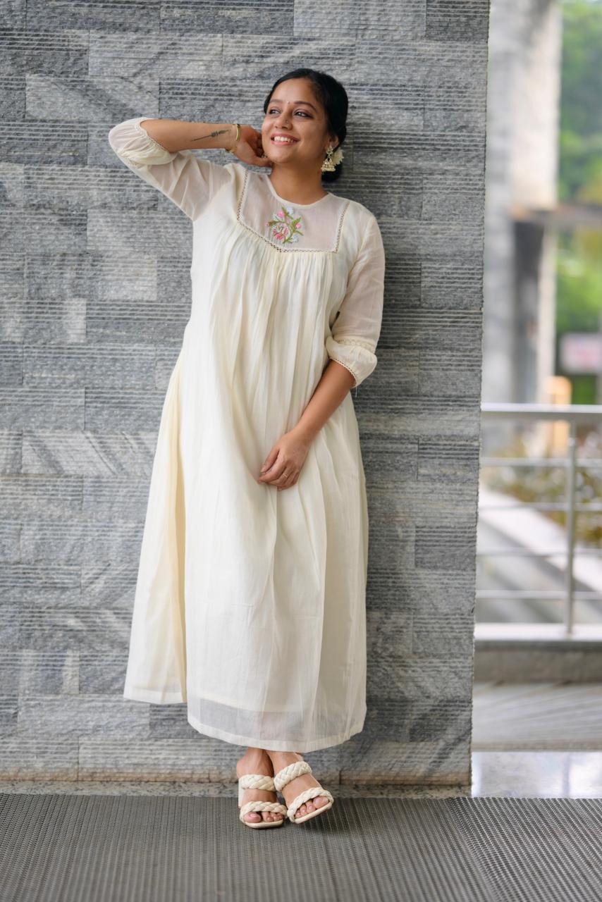 Mulmul with transparent yoke with thread embroidery Sd131-2890