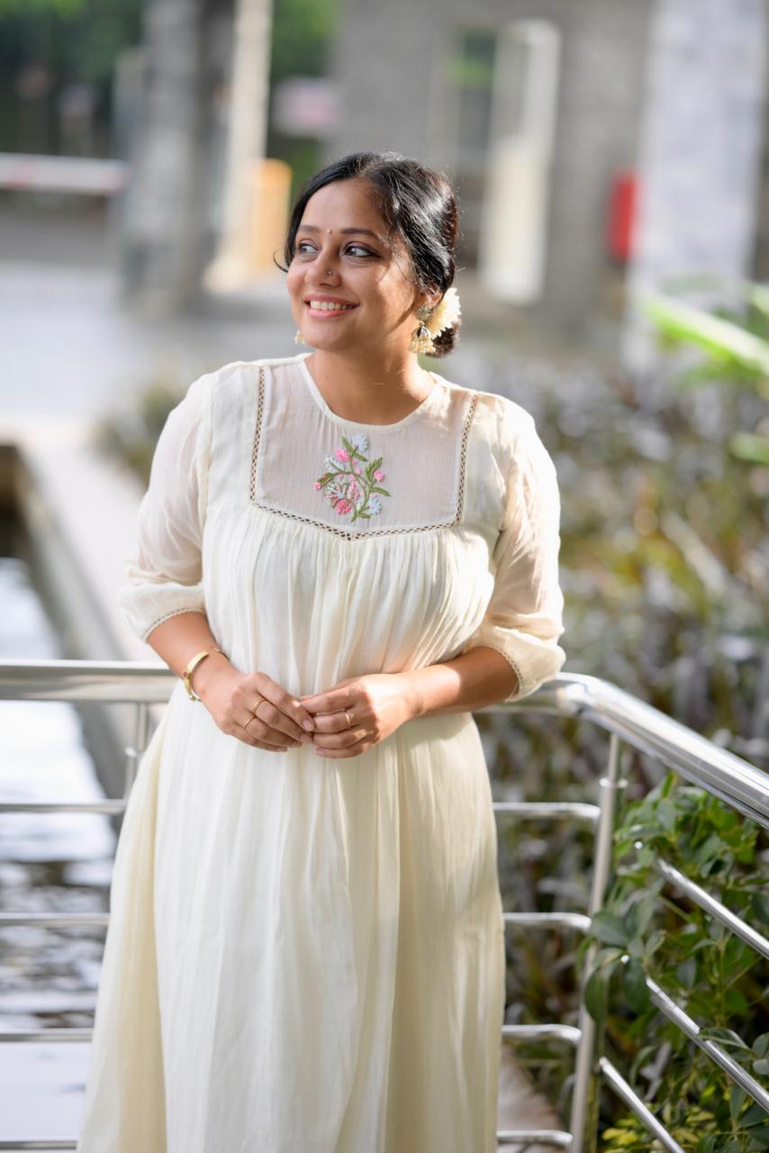 Mulmul with transparent yoke with thread embroidery Sd131-2890
